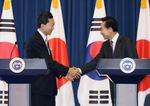 Photograph of the joint Japan-ROK leaders' press conference