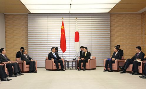 Photograph of Prime Minister Hatoyama meeting with Vice President Xi Jinping (2)