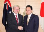 Photograph of Prime Minister Hatoyama shaking hands with Prime Minister Rudd