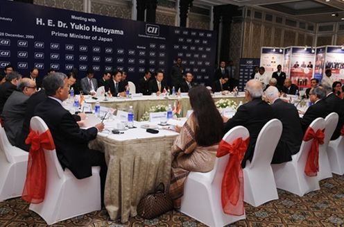 Photograph of the Prime Minister meeting with businesspeople in India