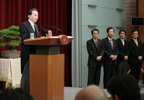 Photograph of the Prime Minister holding the New Year's press conference (2)