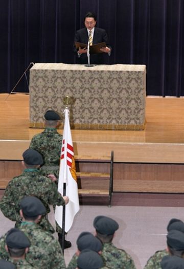 Photograph of the Prime Minister delivering an address at the event to present the unit flag to an international rescue unit to be dispatched to Haiti (2)