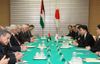 Photograph of Prime Minister Hatoyama holding talks with President Mahmoud Abbas