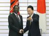 Photograph of Prime Minister Hatoyama shaking hands with Prime Minister Odinga