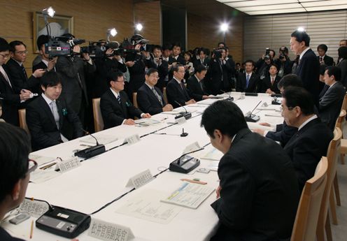 Photograph of the Prime Minister delivering an address at a meeting of the Local Sovereignty Strategy Council (4)