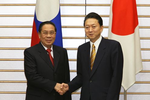 Photograph of Prime Minister Hatoyama shaking hands with President Choummaly