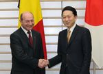 Photograph of Prime Minister Hatoyama shaking hands with President Basescu