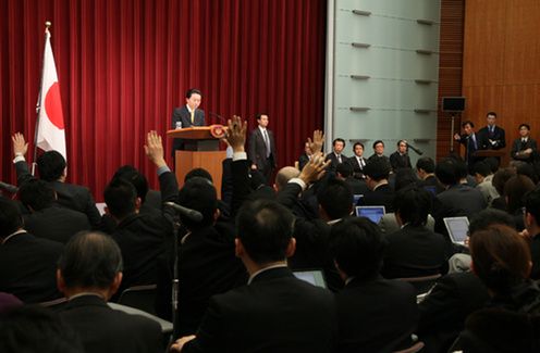 Photograph of the Prime Minister holding a press conference (5)