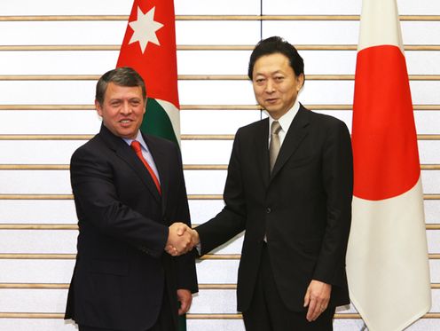 Photograph of Prime Minister Hatoyama shaking hands with H.M. King Abdullah