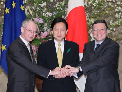 Photograph of the leaders attending a photograph session before the Japan-EU Summit Meeting