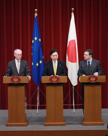Photograph of the leaders attending the Japan-EU Joint Press Conference