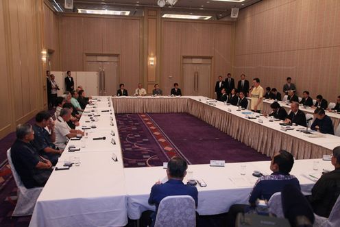 Photograph of the meeting with heads of municipalities