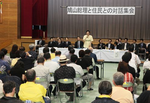 Photograph of the dialogue forum with local residents