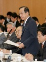 Photograph of the Prime Minister giving his address at the Meeting of the Nation's Prefectural Governors