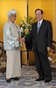 Photograph of PM Fukuda and President of the Republic of Liberia Ellen Johnson-Sirleaf