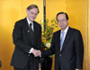 Photograph of PM Fukuda and President of the World Bank Robert Zoellick