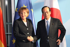 Photograph of the two leaders at the joint press conference
