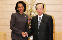 Photograph of Secretary Rice paying a courtesy call on Prime Minister Fukuda