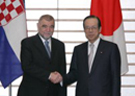 Photograph of Prime Minister Fukuda shaking hands with President Mesic