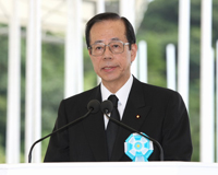 Photograph of the Prime Minister delivering a guest speech at the ceremony