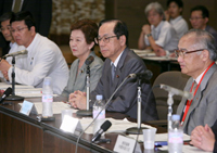 Photograph of the meeting of the Advisory Council on the Management of the National Archives and Other Matters