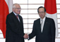 Photograph of Prime Minister Fukuda shaking hands with President Klaus of the Czech Republic