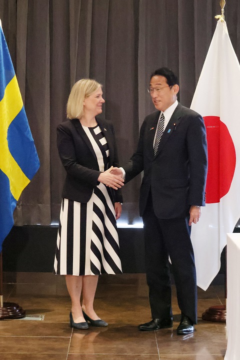 Prime Minister Kishida who has a talk
with Prime Minister Andersson