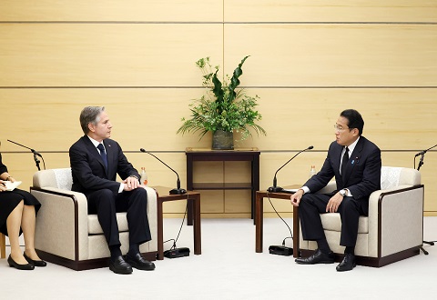 Prime Minister Kishida who receives a courtesy call
from Secretary Blinken