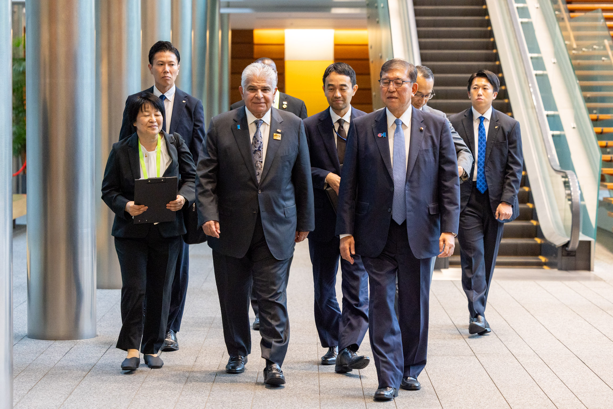 The two leaders ahead of the joint press occasion (1)
