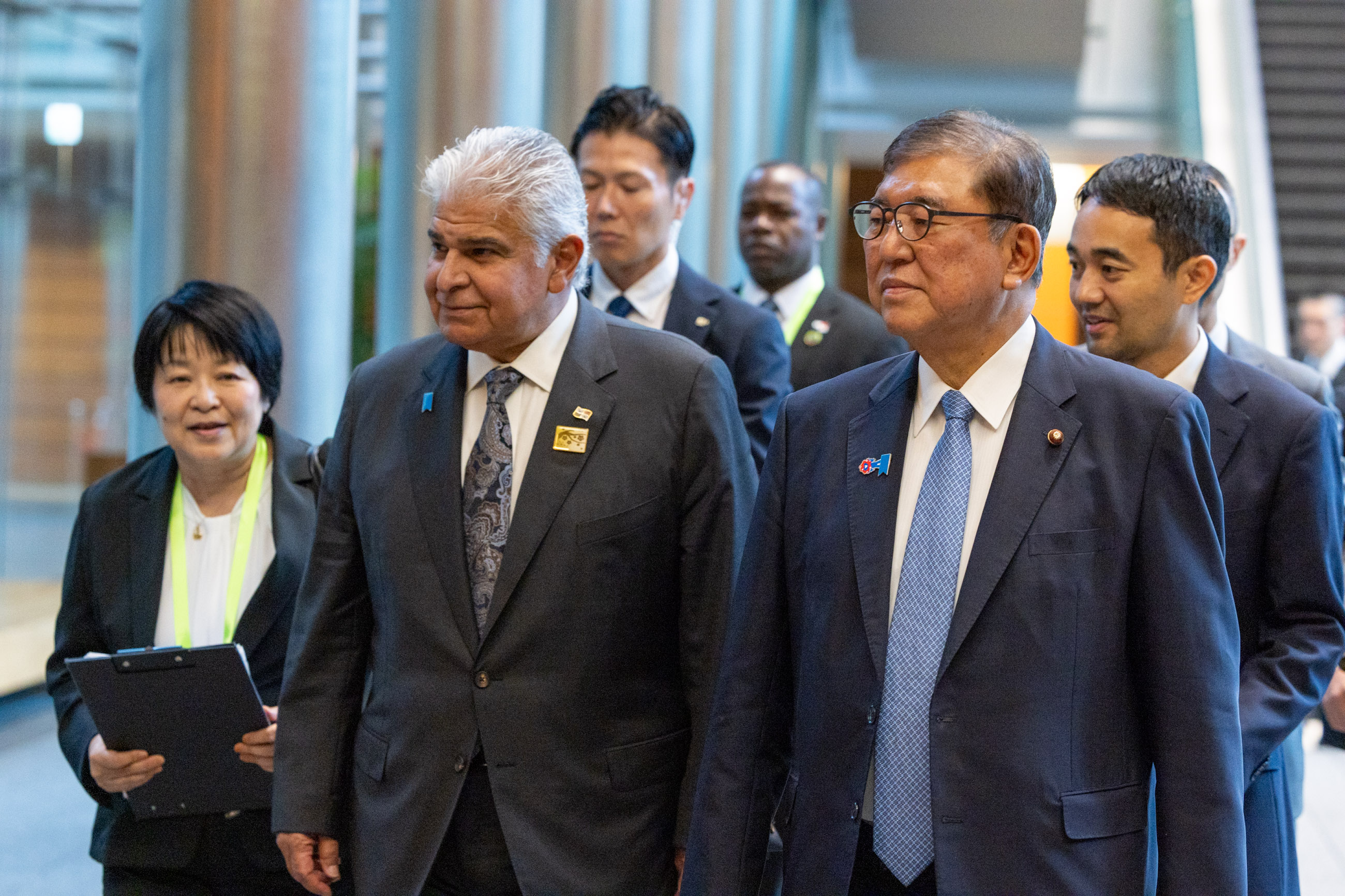The two leaders ahead of the joint press occasion (2)
