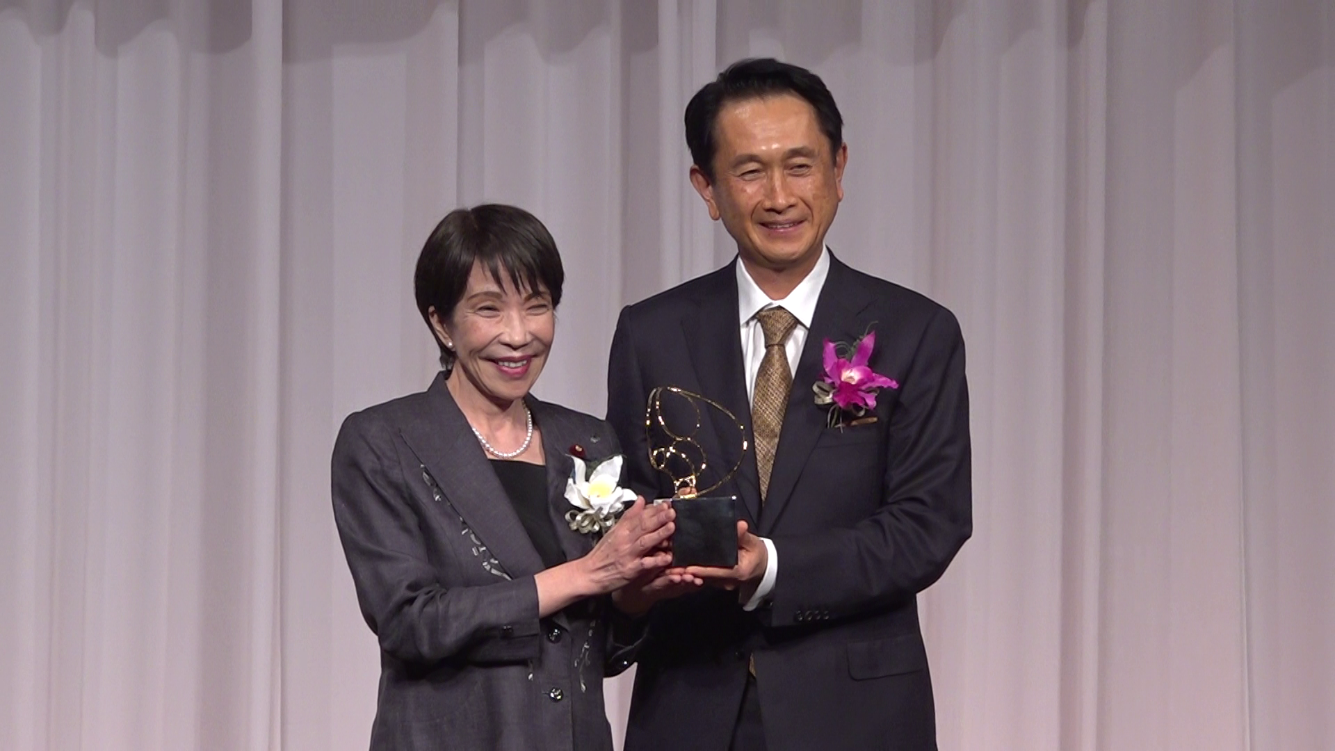 Prime Minister Takaichi presenting a trophy