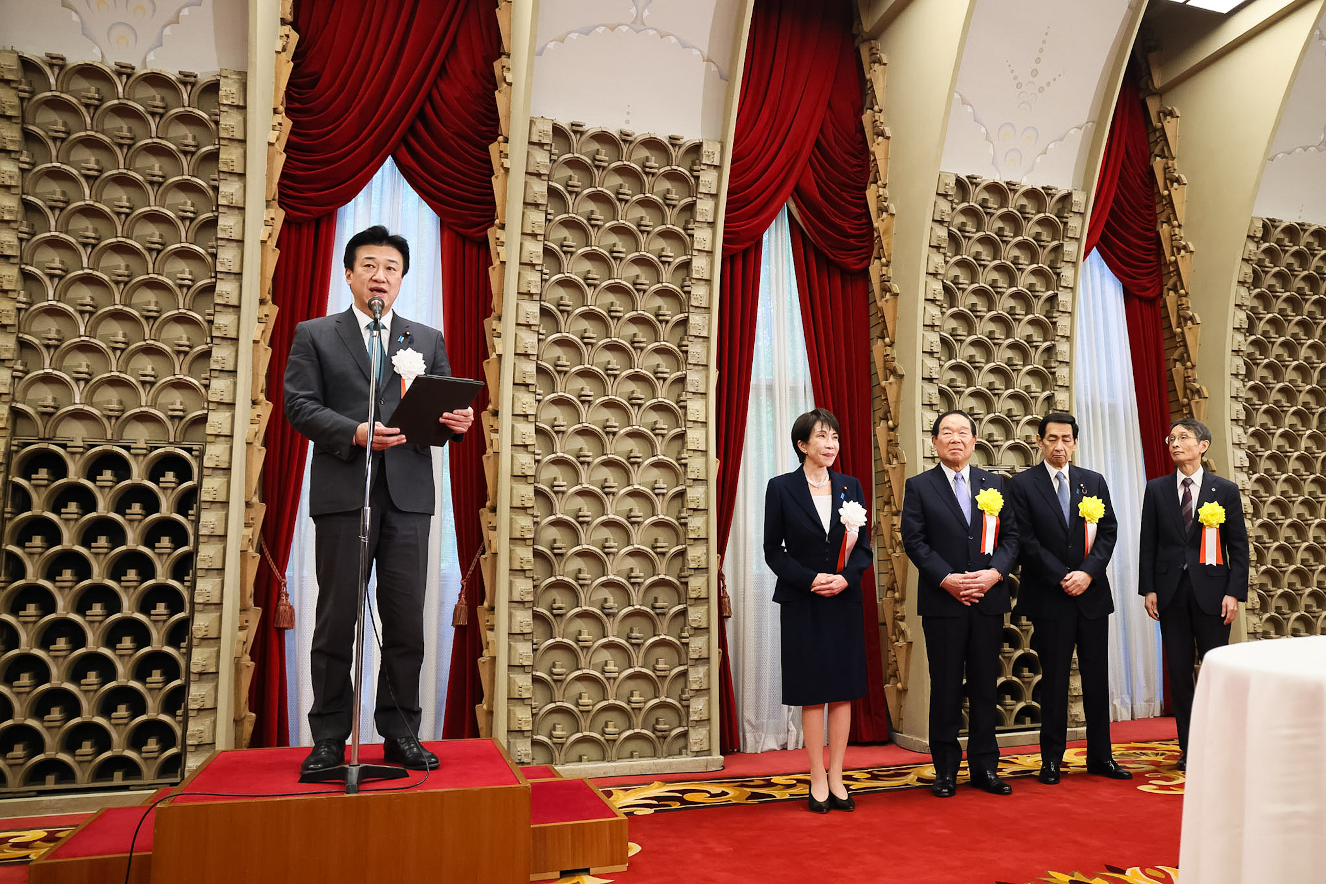 Chief Cabinet Secretary Kihara making a remark at the celebration (4)