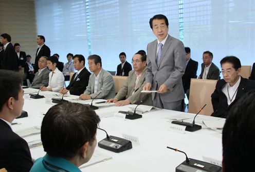 Photograph of the Prime Minister delivering an address at a Ministerial Meeting Concerning Measures Against Crime 1