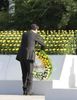 Photograph of the Prime Minister offering flowers at the Hiroshima Peace Memorial Ceremony