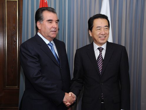 Photograph of the Prime Minister shaking hands with President Rahmon of Tajikistan