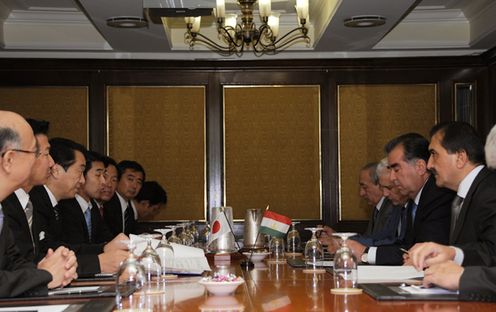 Photograph of the Japan-Tajikistan Summit Meeting