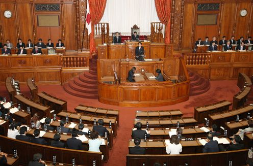 Photograph of the Prime Minister delivering a policy speech during the plenary session of the House of Councillors 2
