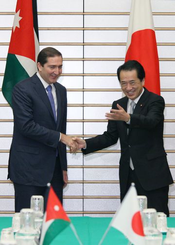 Photograph of Prime Minister Kan shaking hands with Prime Minister Rifai of Jordan 2