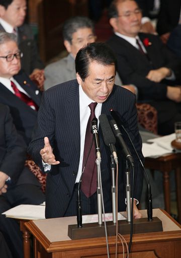 Photograph of the Prime Minister answering questions at the meeting of the Audit Committee of the House of Councillors 2