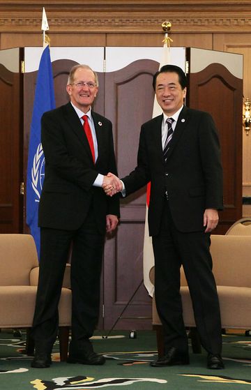 Photograph of Prime Minister Kan shaking hands with Mr. Deiss, President of the 65th Session of the UN General Assembly