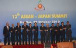 Photograph of Prime Minister Kan attending a commemorative photograph session at the Japan-ASEAN Summit Meeting
