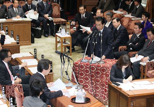 Photograph of the Prime Minister attending the meeting of the Budget Committee of the House of Representatives 1