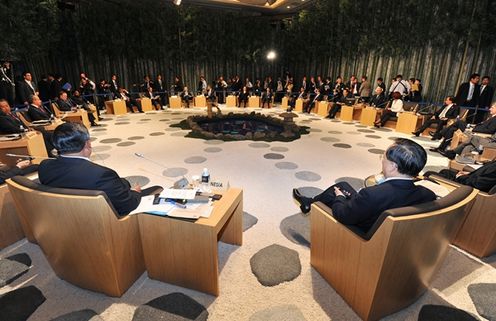 Photograph of Prime Minister Kan attending the Retreat Session 1