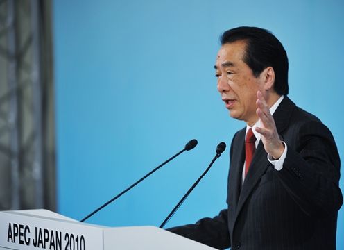 Photograph of Prime Minister Kan delivering an address at the Chair's press conference 1