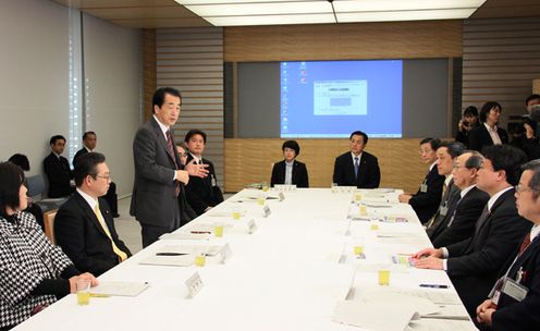 Photograph of the Prime Minister delivering an address at the meeting of the Task Force Team for HTLV-1 1