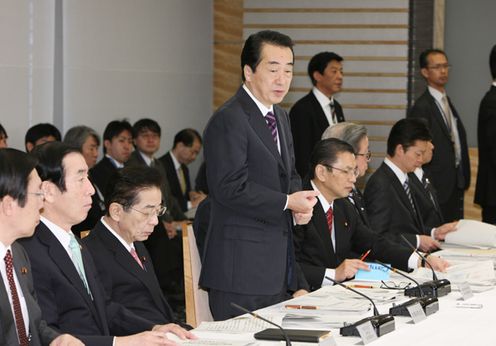 Photograph of the Prime Minister delivering an address at the meeting of the Intellectual Property Strategy Headquarters 3