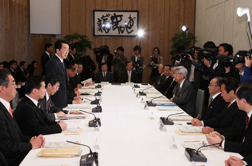 Photograph of the Prime Minister delivering an address at the Senior Vice-Ministers' Meeting of the Council for the Realization of the Revival of the Food, Agriculture, Forestry, and Fishery Industries 1