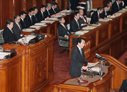 Photograph of the Prime Minister delivering a policy speech at the plenary session of the House of Councillors 1