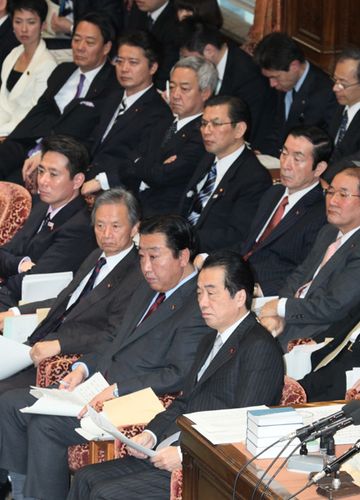 Photograph of the Prime Minister attending the meeting of the Budget Committee of the House of Representatives