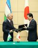 Photograph of Prime Minister Kan attending the signing ceremony for the joint statement between Japan and Uzbekistan